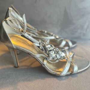 Antonio Melani silver metallic heals‎ rhinestones size 9